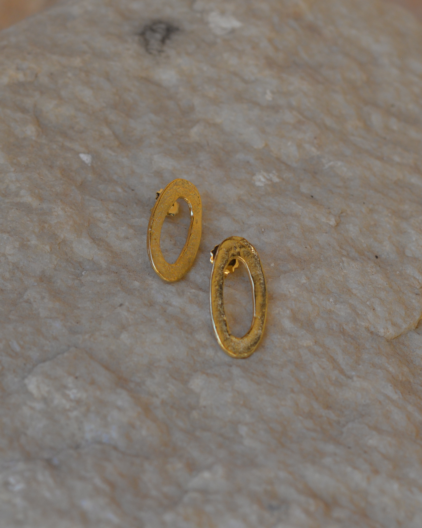 MATTE OVAL EARRINGS